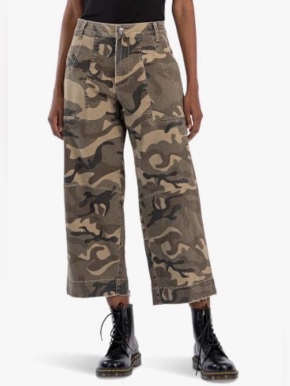 KUT from the Kloth Ashton High rise Wide Leg Barrel, Camo in Olive Size 8 EUC
